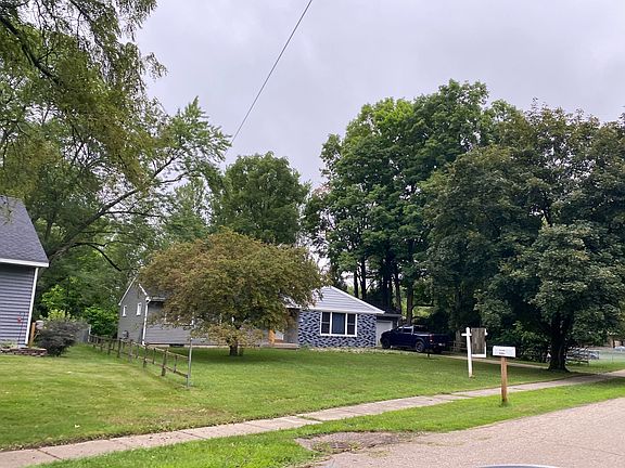 3rd image of 707 Pine St