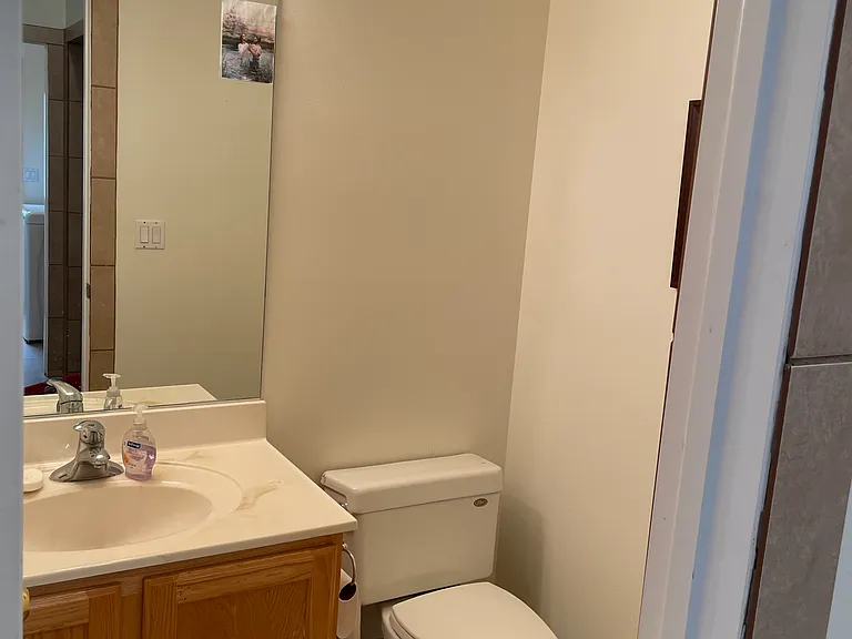 1/2 BA off kitchen