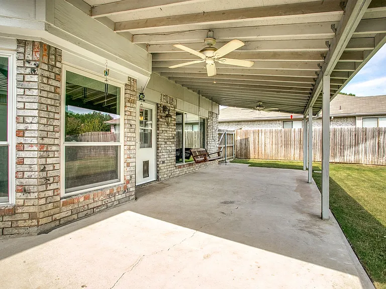 2204 Winslow Ct — Photo 23