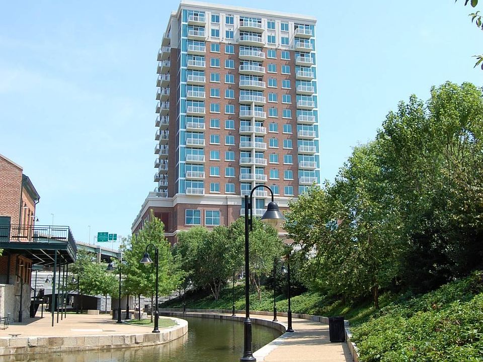 Vistas on the James in the Heart of the Tourist District