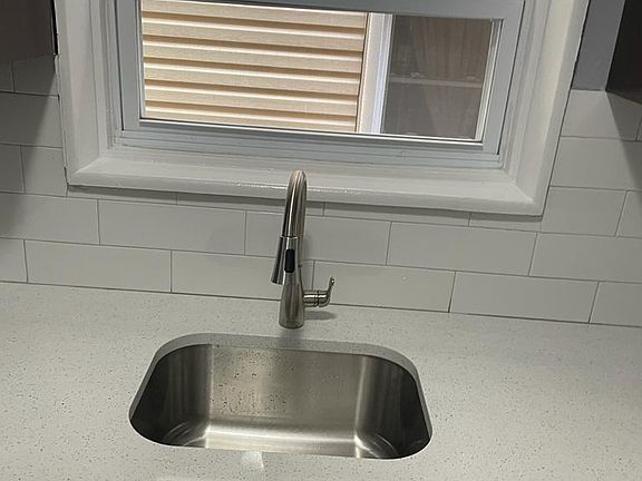 4th image of 15 Marion Pl APT 5