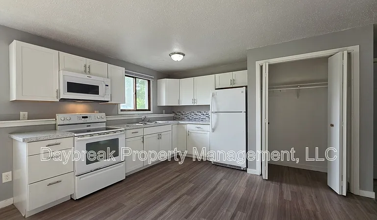 717 30th St N #6 — Photo 3