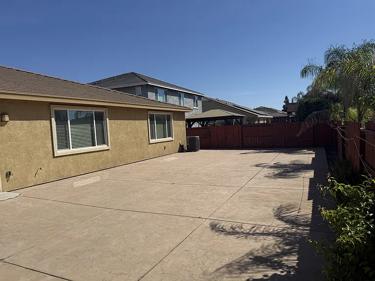 894 Storybook St — Photo 2