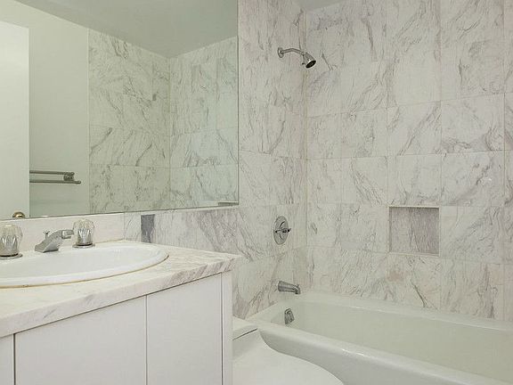 4th image of 106 Central Park S APT 14H