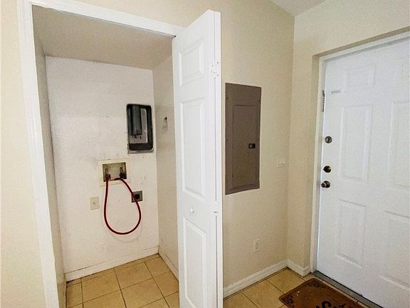 2nd image of 4462/4464 29th St SW