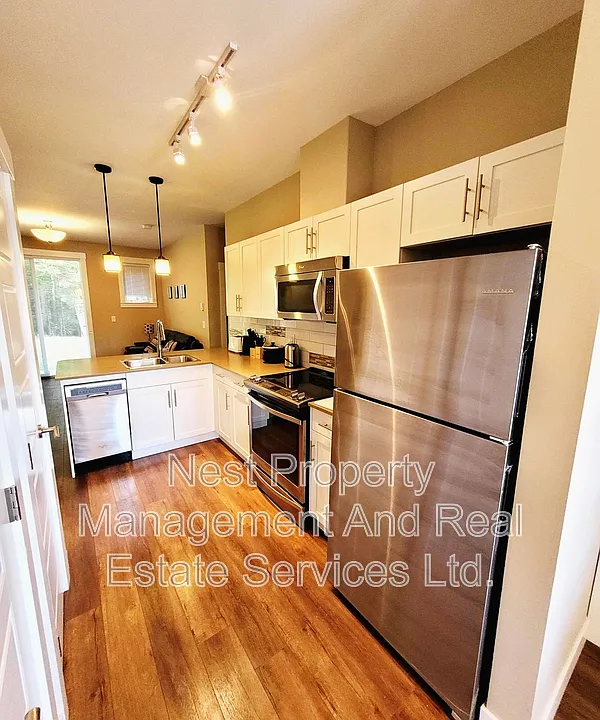 110 Baxter Ave #303