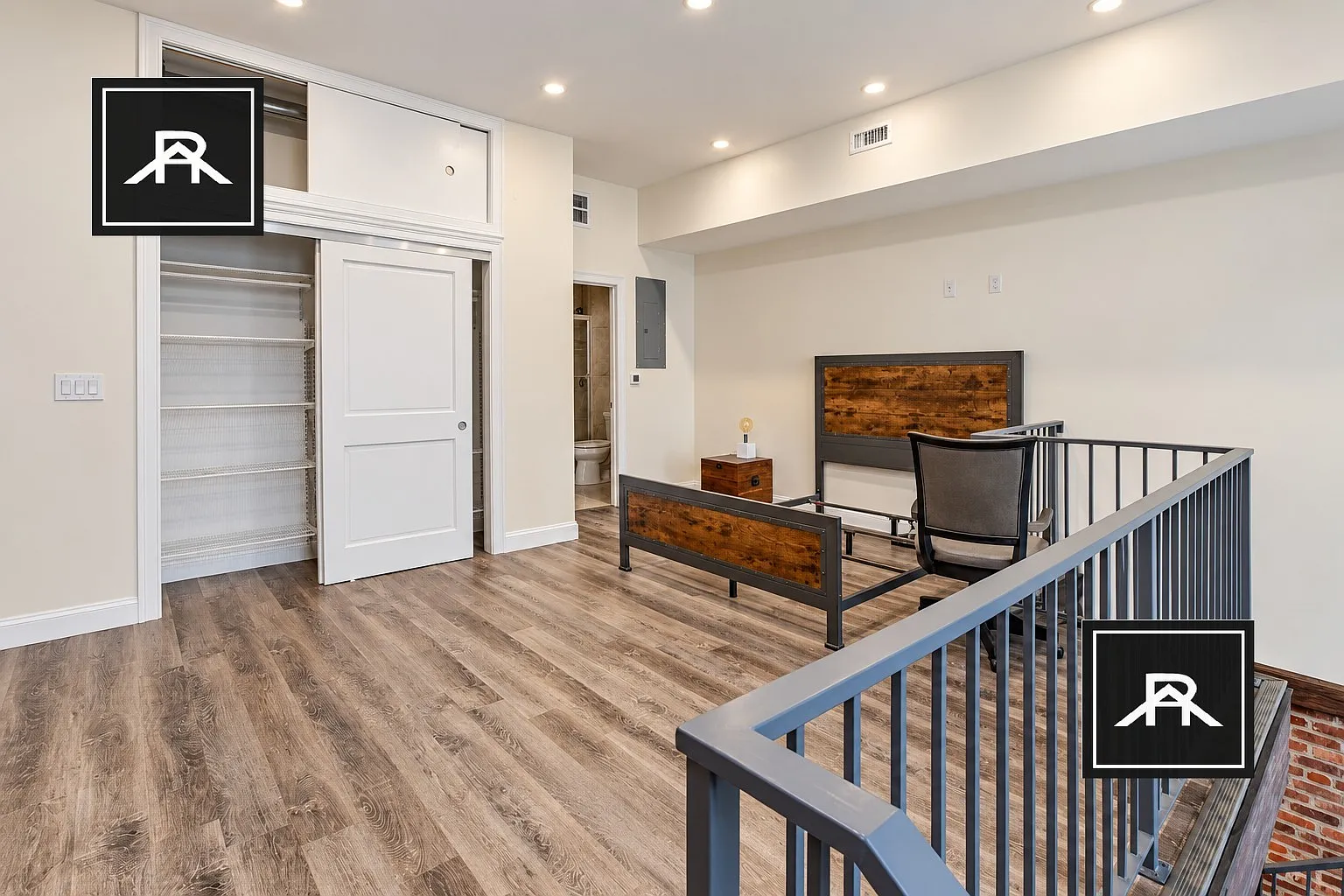 1026 Commonwealth Ave — Photo 2