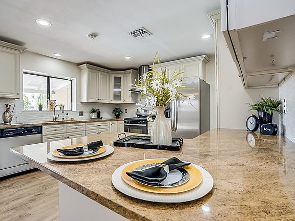 3rd image of 216 E La Jolla Dr