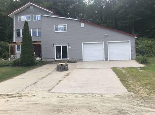 28 Beach St, Turner, ME 04282