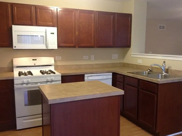 4 bed, 2.5 bath, 2270 sqft, $3,235 — Photo 3
