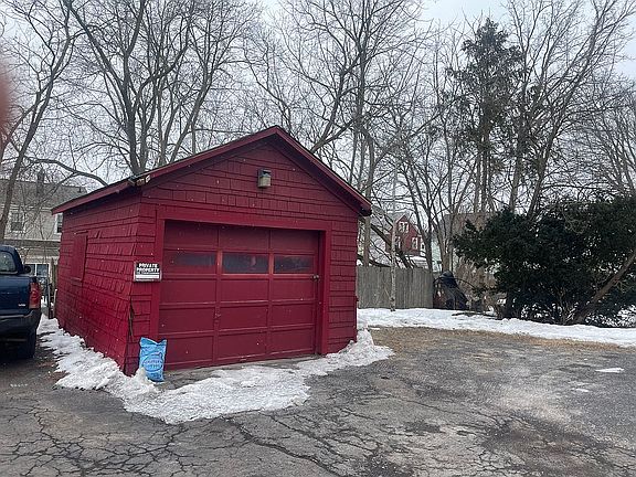 3rd image of 2846 McKoon Ave