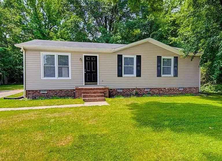 409 W Vandalia Rd — Photo 1