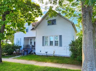 239 10th St, Manistee, MI 49660