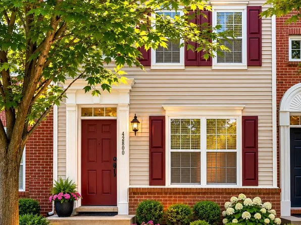 42800 San Sebastian Ter, Chantilly, VA 20152