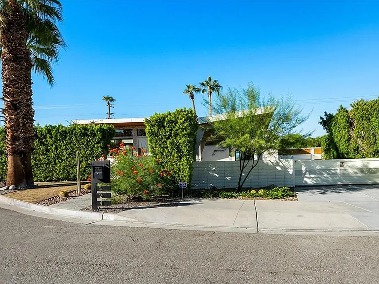 524 E Miraleste Ct — Photo 29