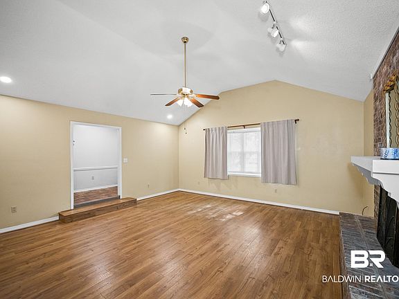 3rd image of 123 Dunbar Loop