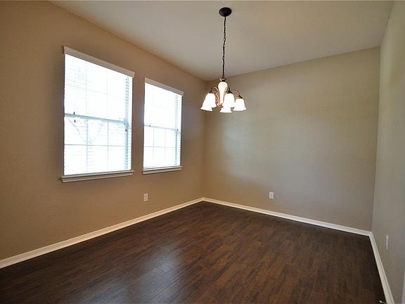 3rd image of 3029 Spring Hill Ln