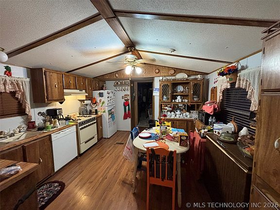 2nd image of 1925 Kemp Rd