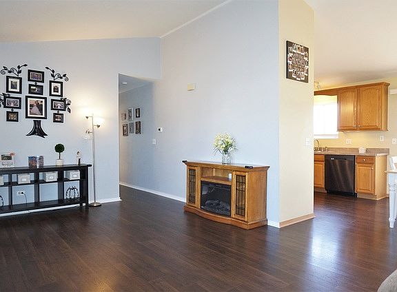 4th image of 2212 N Masters Ln