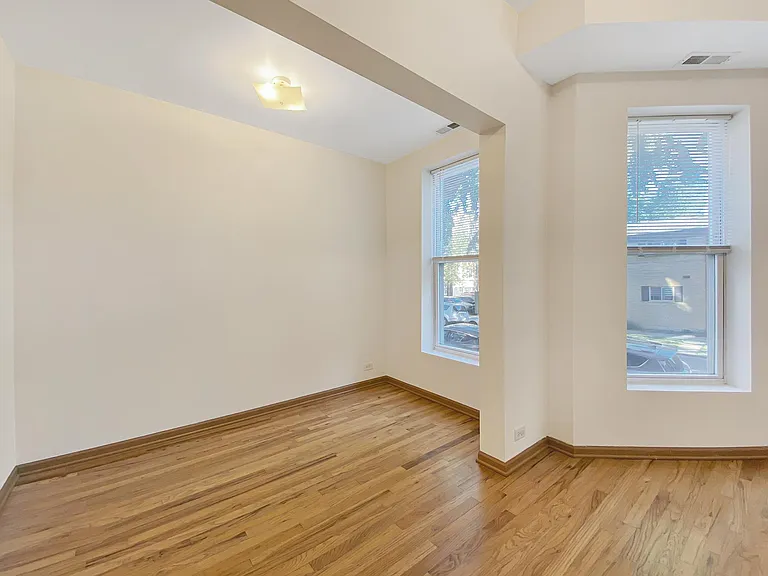 2930 W Shakespeare Ave — Photo 7