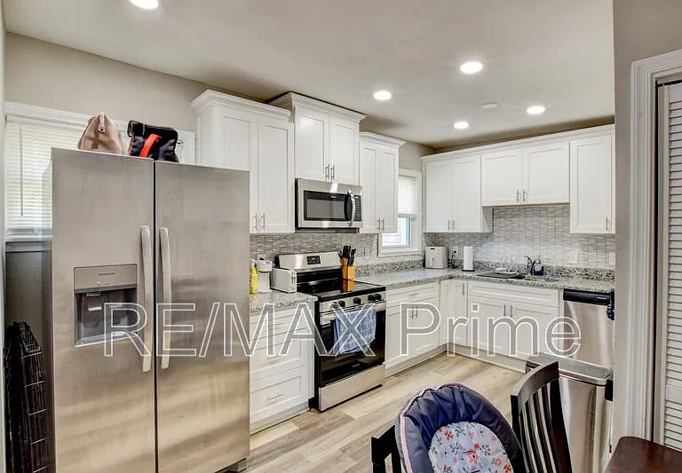 2 Clover St — Photo 6