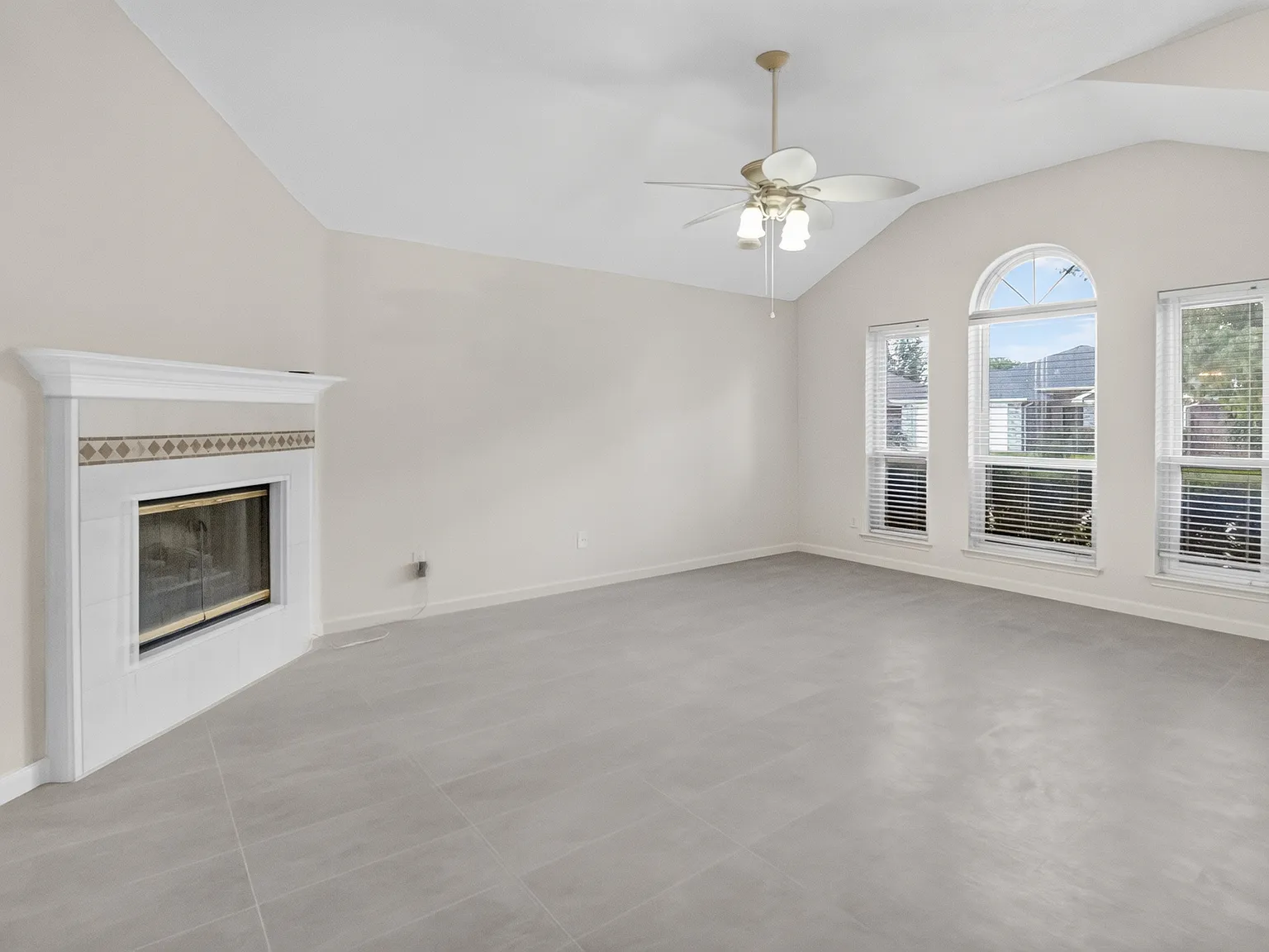 3 bed, 1575 sqft, $2,200 — Photo 2