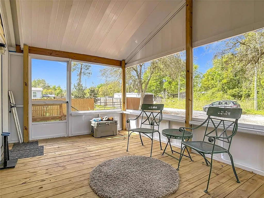 4 bed, 2.0 bath, 2380 sqft, $2,000 — Photo 2