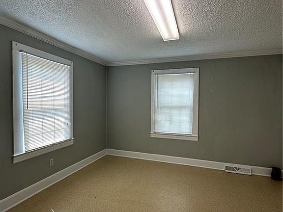 5th image of 731 Leonard Rd