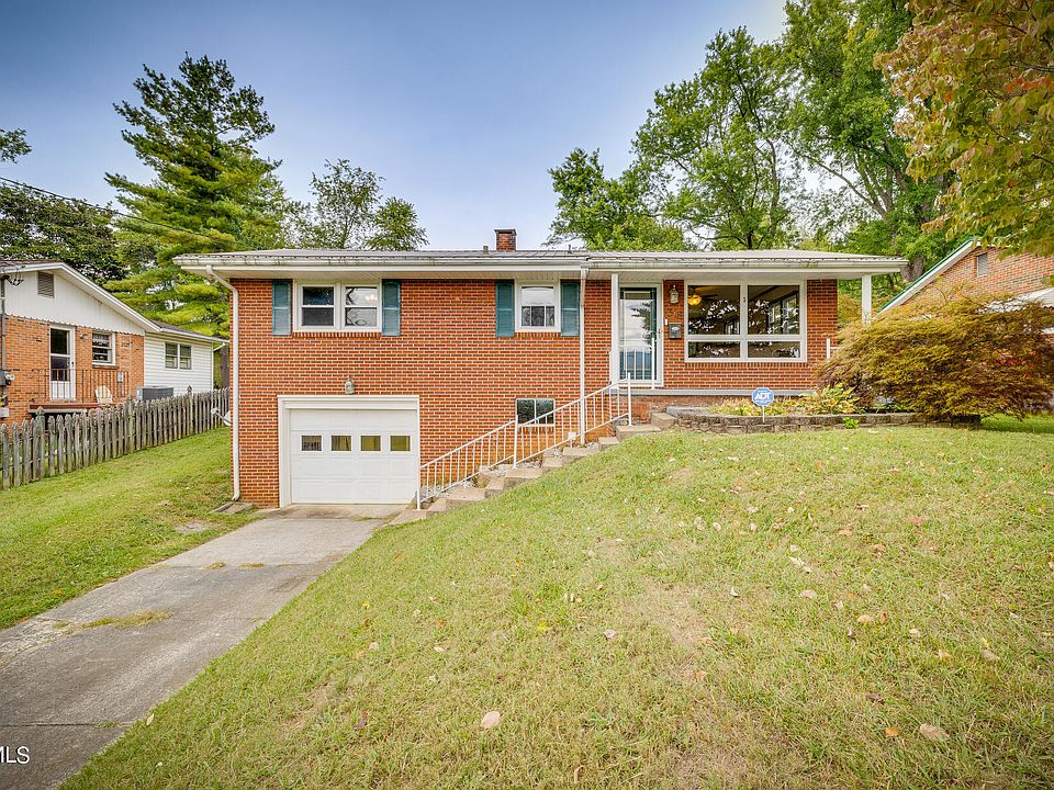 1st image of 318 Greenway Dr
