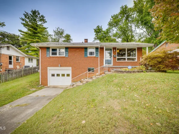 318 Greenway Dr, Johnson City, TN 37604