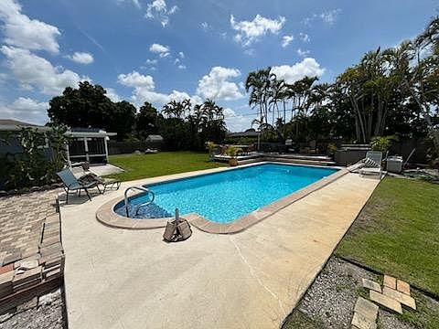 Pool just steps from the Cabana