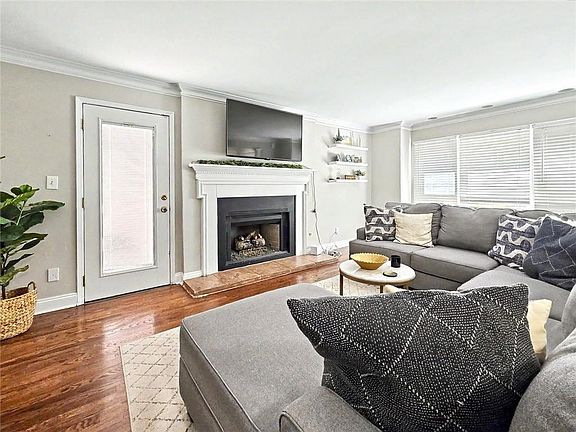 5th image of 184 Peachtree Hollow Ct