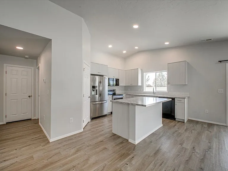 16859 Courtney Way — Photo 13