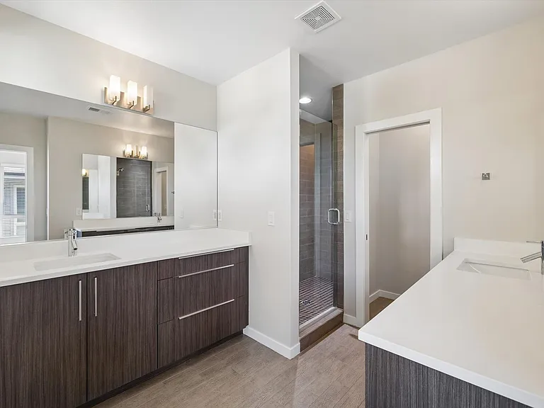 Master Bath - 2nd Level