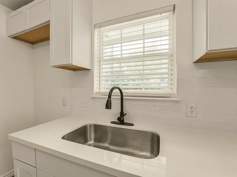 18147 Dinner Creek Dr — Photo 28