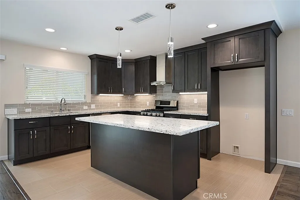 4 bed, 1489 sqft, $4,800 — Photo 3