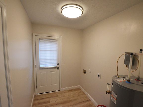 5th image of 1217 E Irvine St