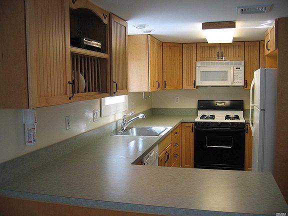 2nd image of 521 East Broadway