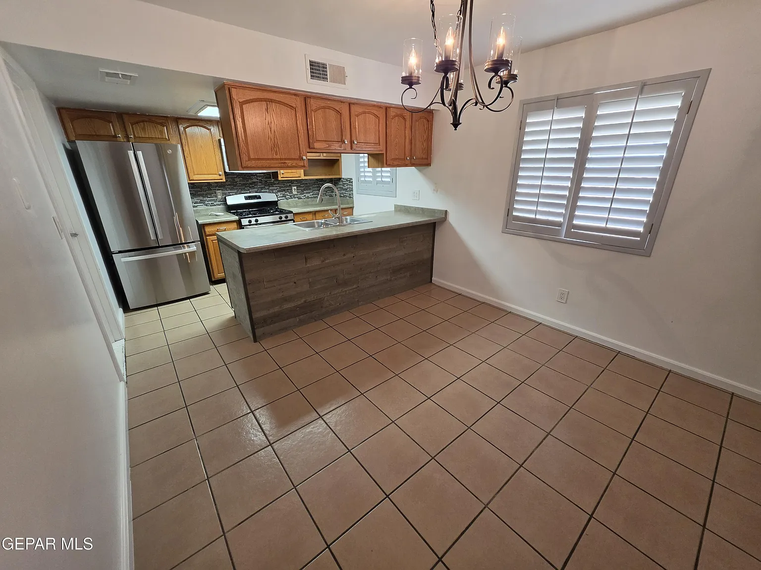 3 bed, 2.0 bath, 1386 sqft, $1,595 — Photo 3