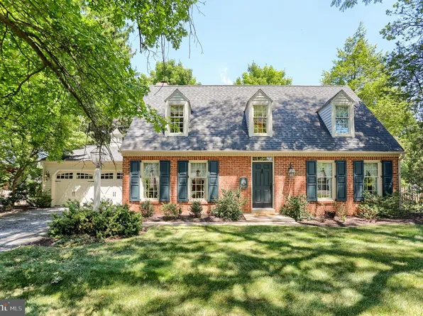 6105 Westover Dr, Mechanicsburg, PA 17050