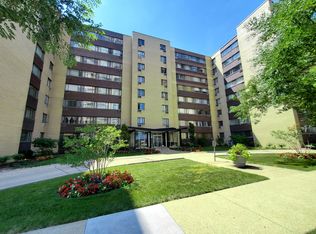6300 N Sheridan Rd APT 610, Chicago, IL 60660