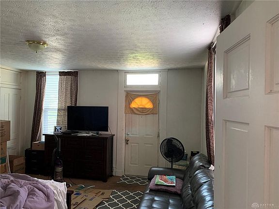 5th image of 126 Buckeye St