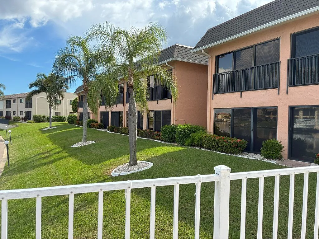 2 bed, 1700 sqft, $3,000 — Photo 2