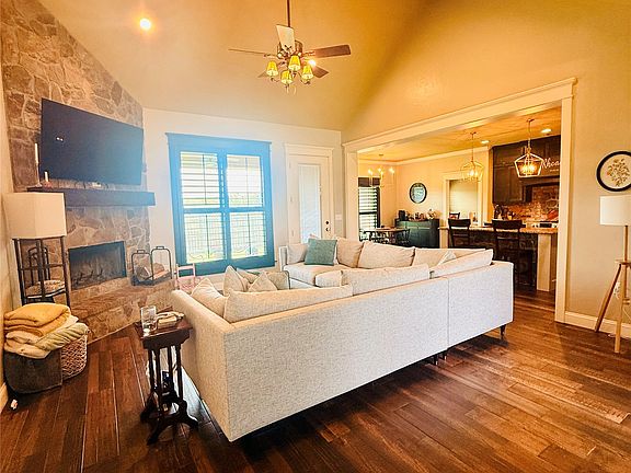 4th image of 330 Koby Cir