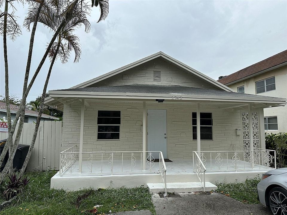 1st image of 2742 Pierce St