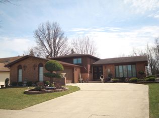 941 W Surrey Rd, Addison, IL 60101