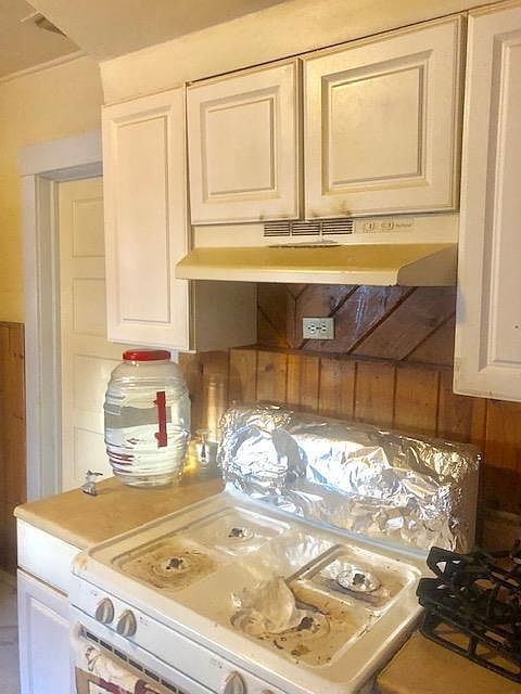 2nd image of 3218 E Lyell Ave