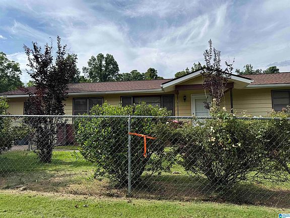 3rd image of 703 Dolphin Dr