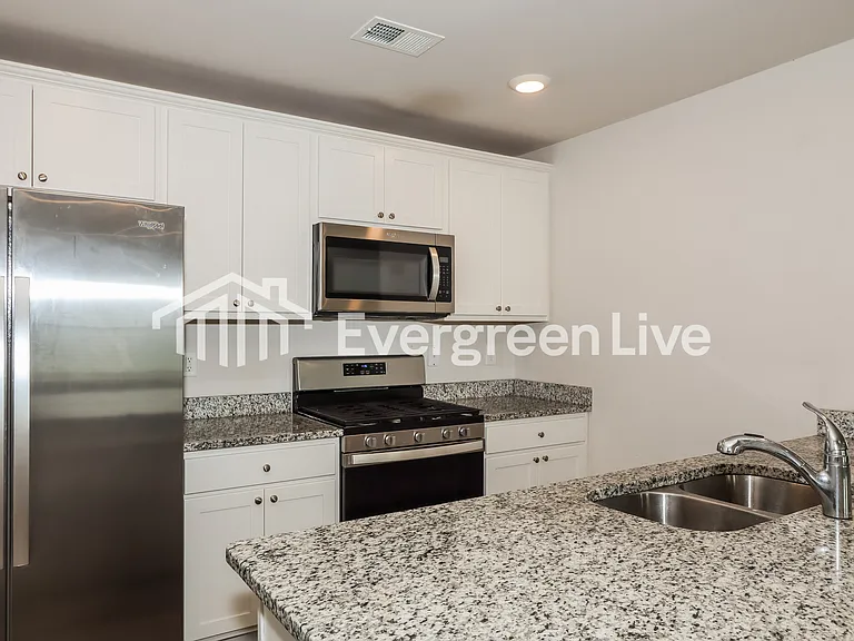 2257 Courtina Way — Photo 6