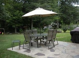 5 Willow Ln, Clinton, CT 06413